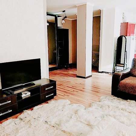Apartment On Sauran Str Center Astana Exteriér fotografie